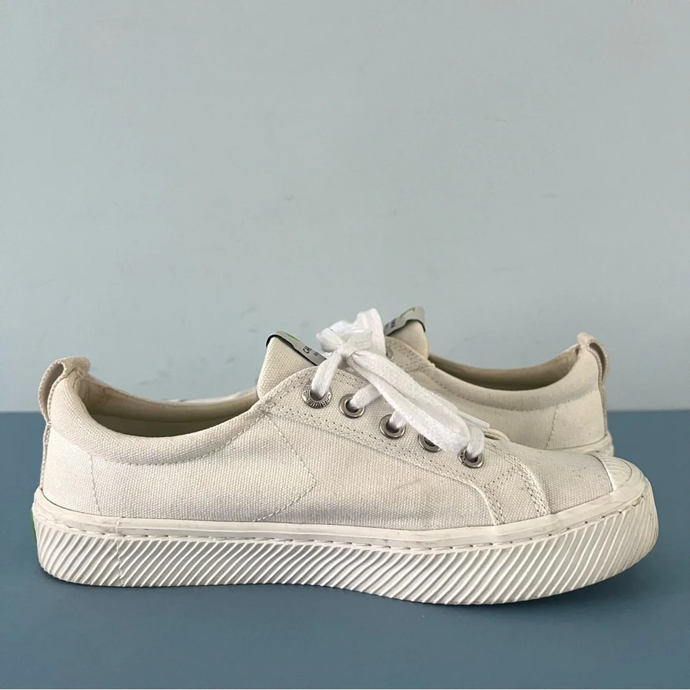 Cariuma‎ OCA Low Off-White Canvas Lace Up Sneakers